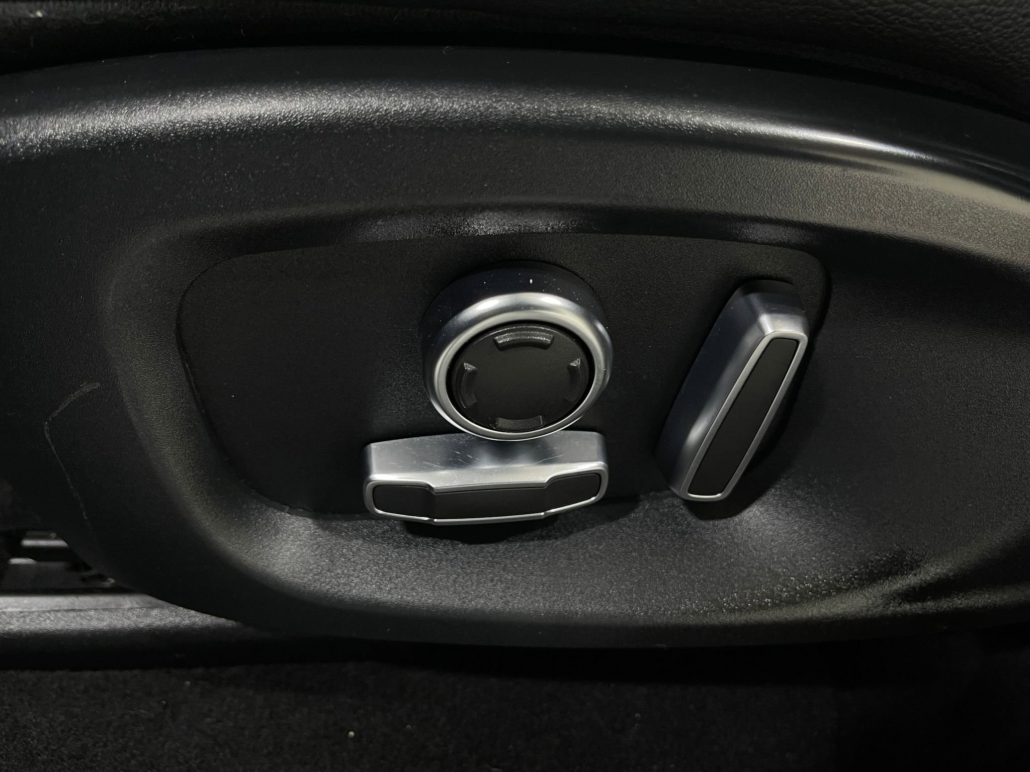 Used 2019 Jaguar F-PACE Prestige image 19