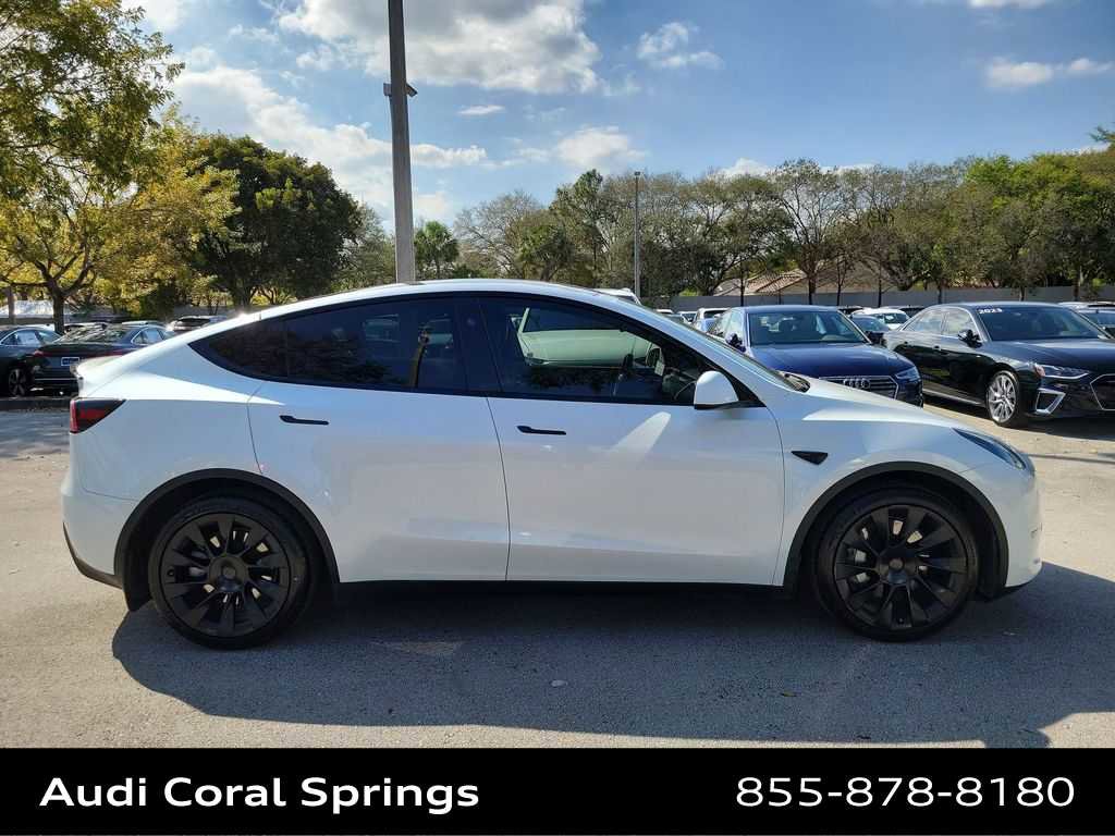 Used 2024 Tesla Model Y Long Range image 9