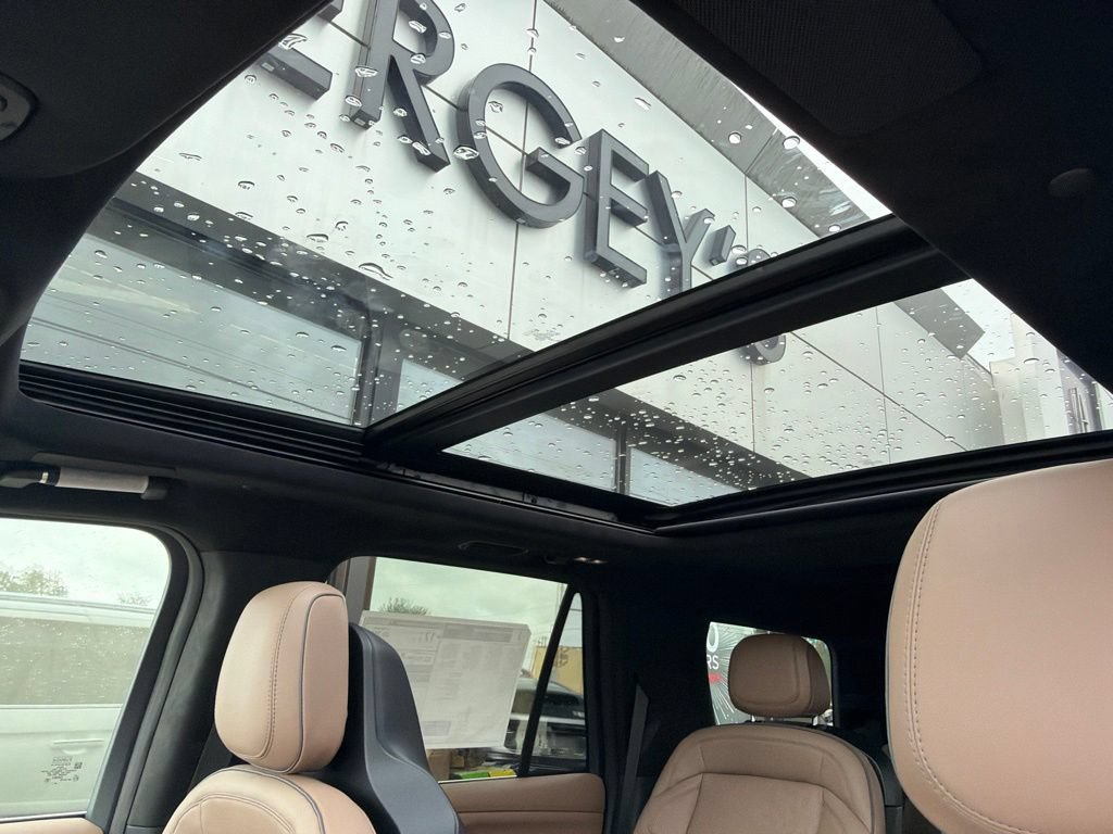 New 2027 Lincoln Navigator Black Label AWD/4WD image 13
