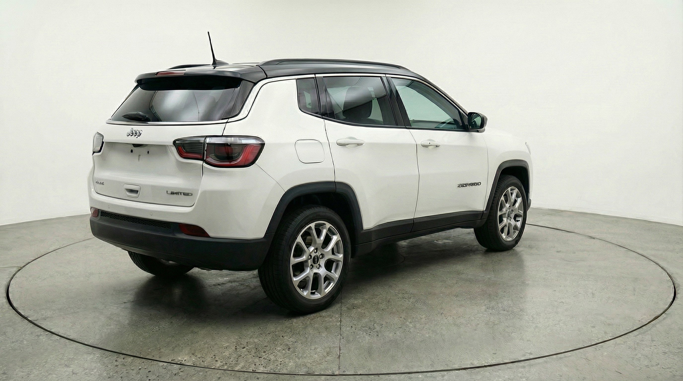 Used 2025 Jeep Compass Limited AWD/4WD image 9