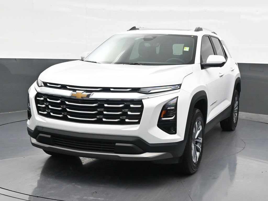 Used 2025 Chevrolet Equinox LT w/ Safety and Technology Package FWD image 9