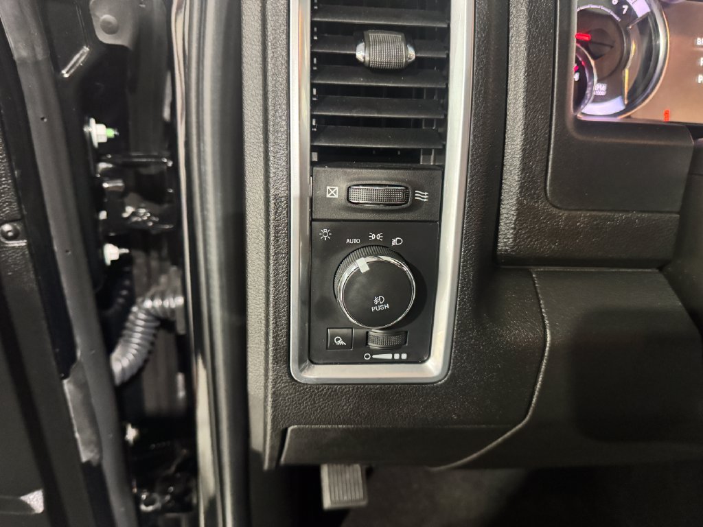 Used 2022 RAM 1500 Warlock AWD/4WD image 35