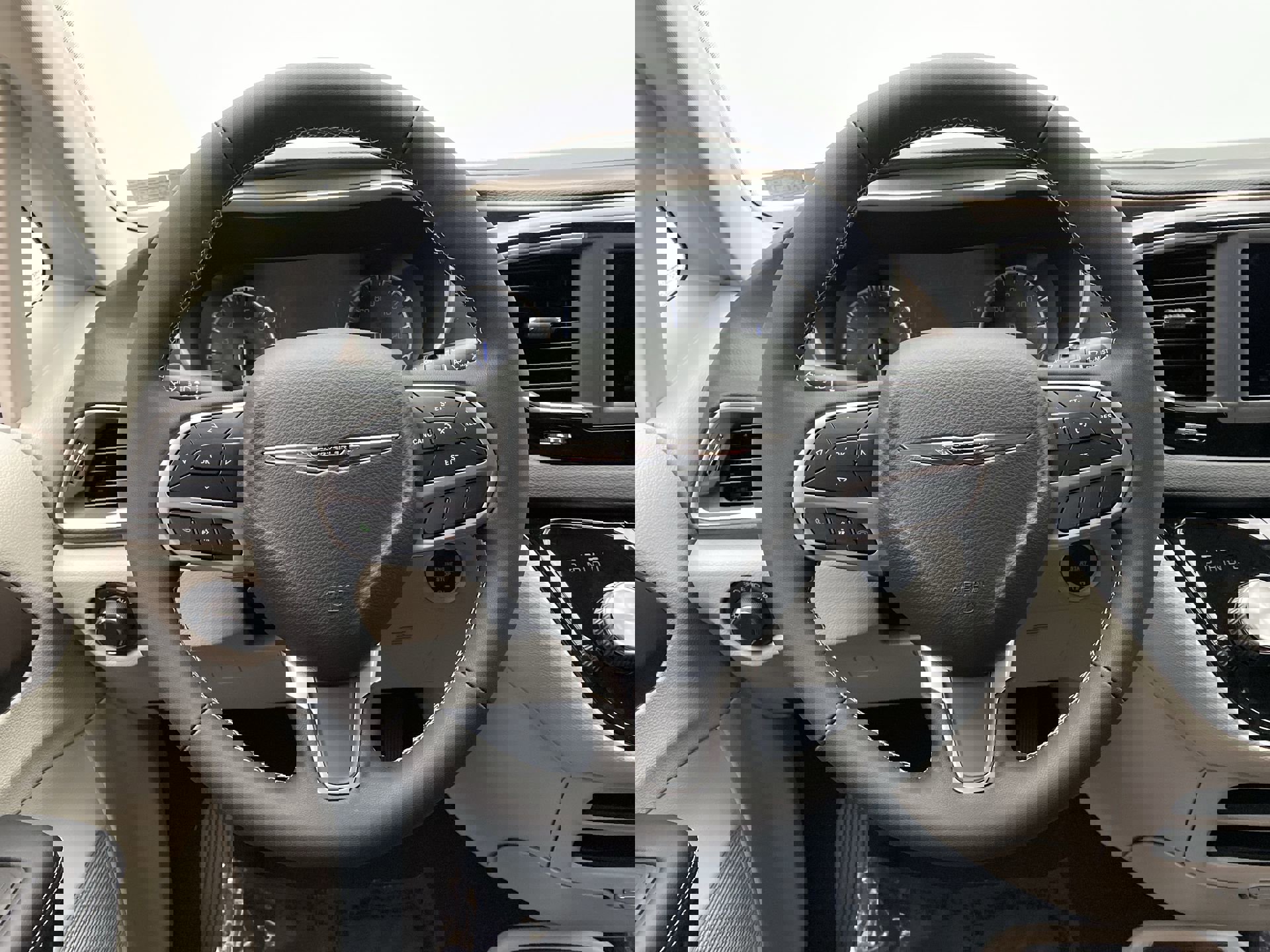 Used 2022 Chrysler Voyager LX image 12