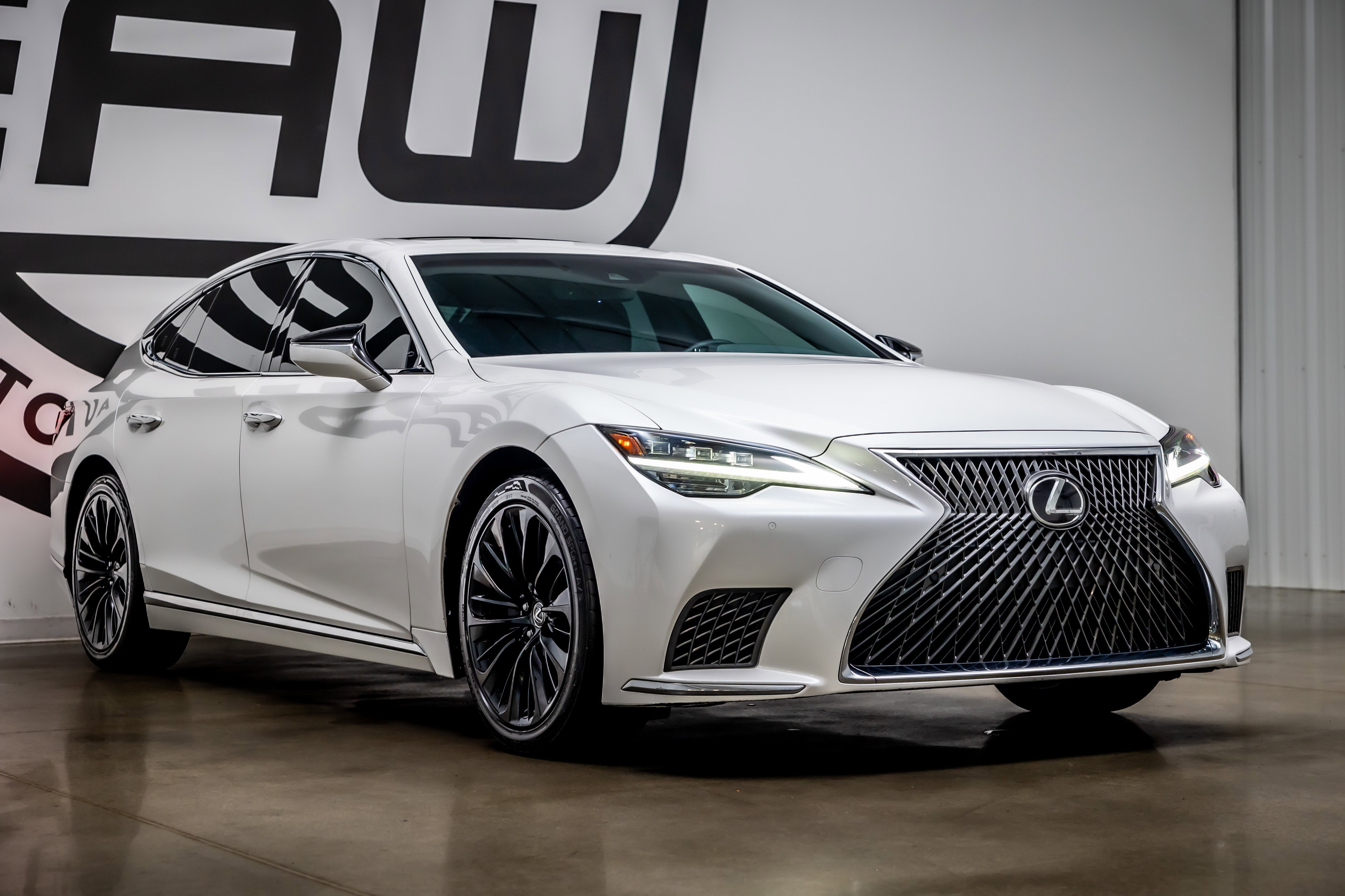 Used 2021 Lexus LS 500 w/ Accessory Package (Z2) RWD image 24