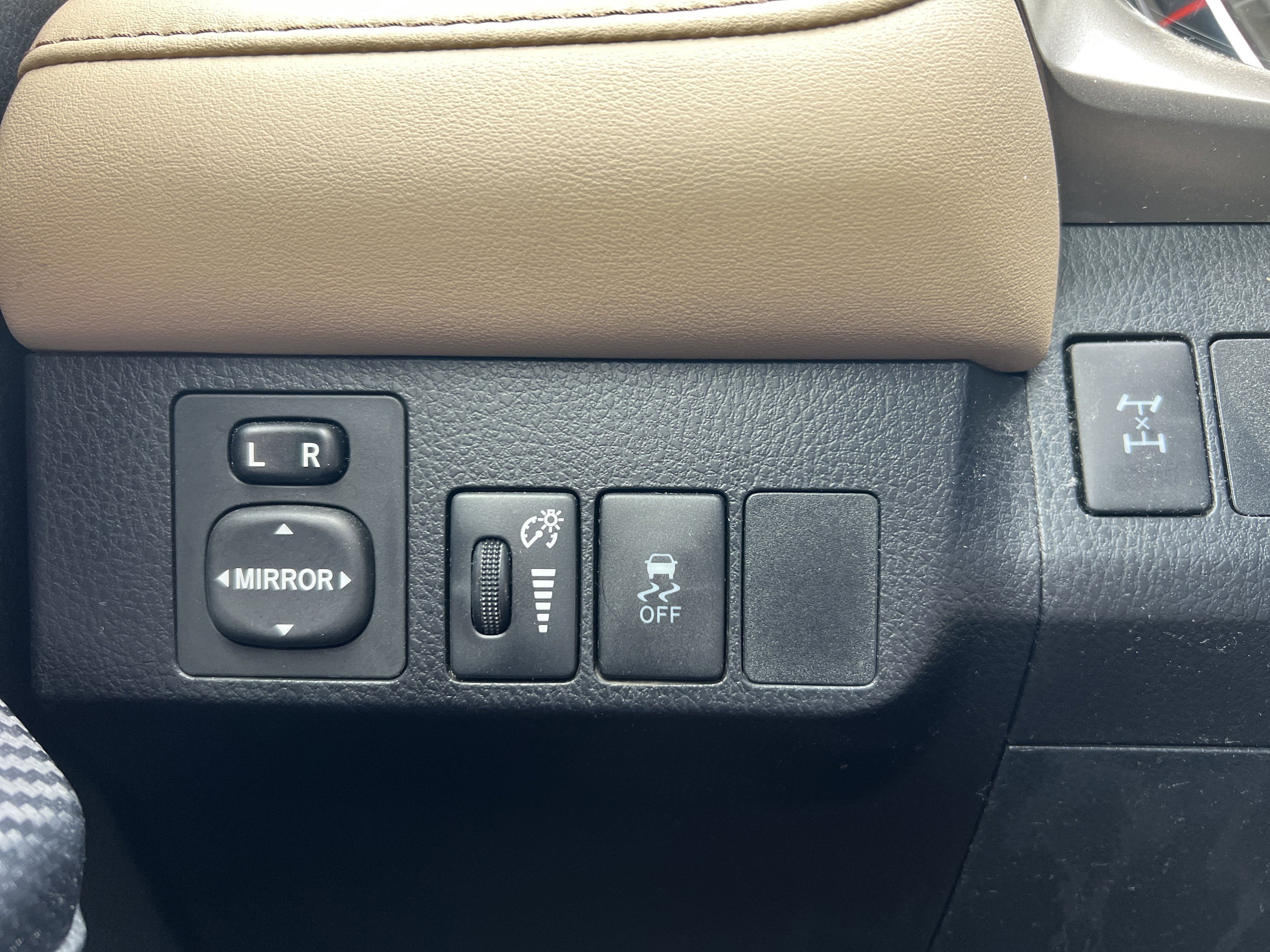 Used 2015 Toyota RAV4 XLE image 30