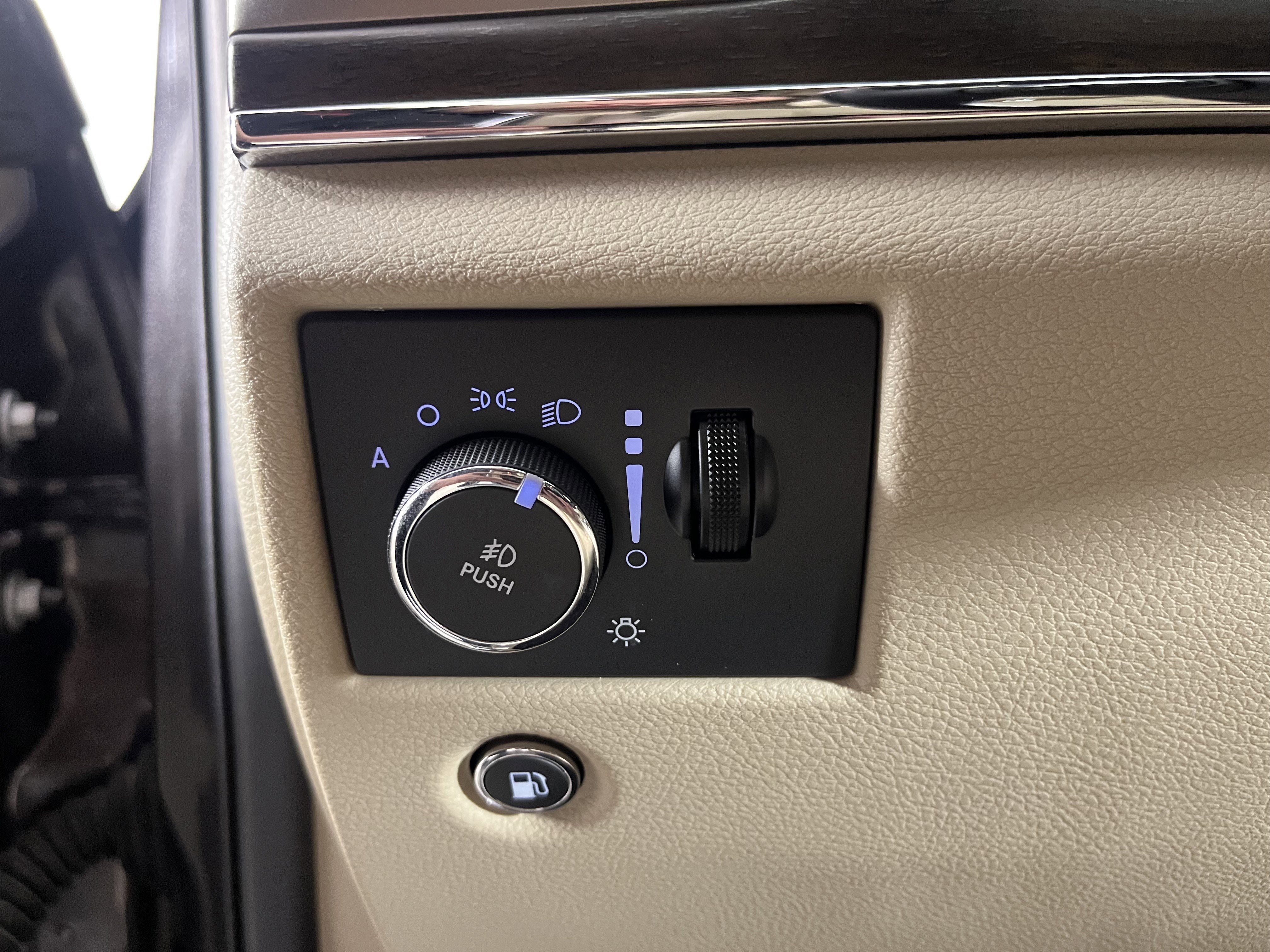 Used 2015 Jeep Grand Cherokee Limited w/ Trailer Tow Group IV image 21