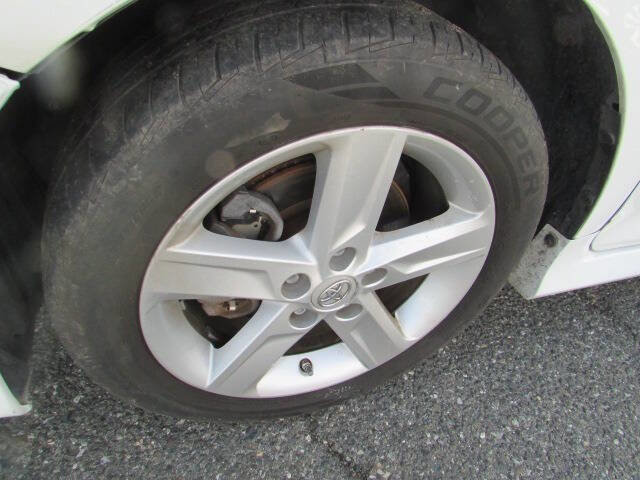Used 2014 Toyota Camry SE image 13