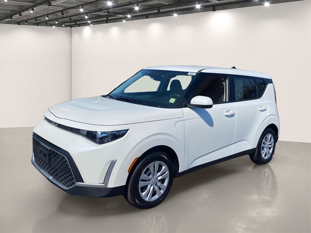 Certified 2025 Kia Soul LX FWD image 4