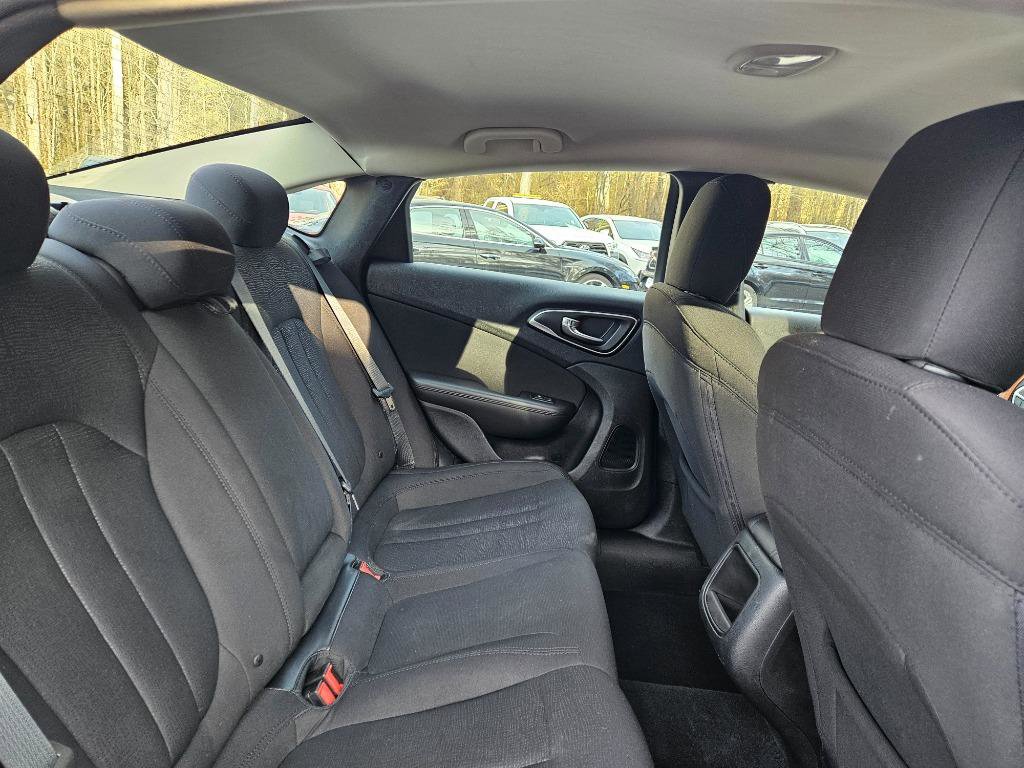 Used 2015 Chrysler 200 Limited image 29