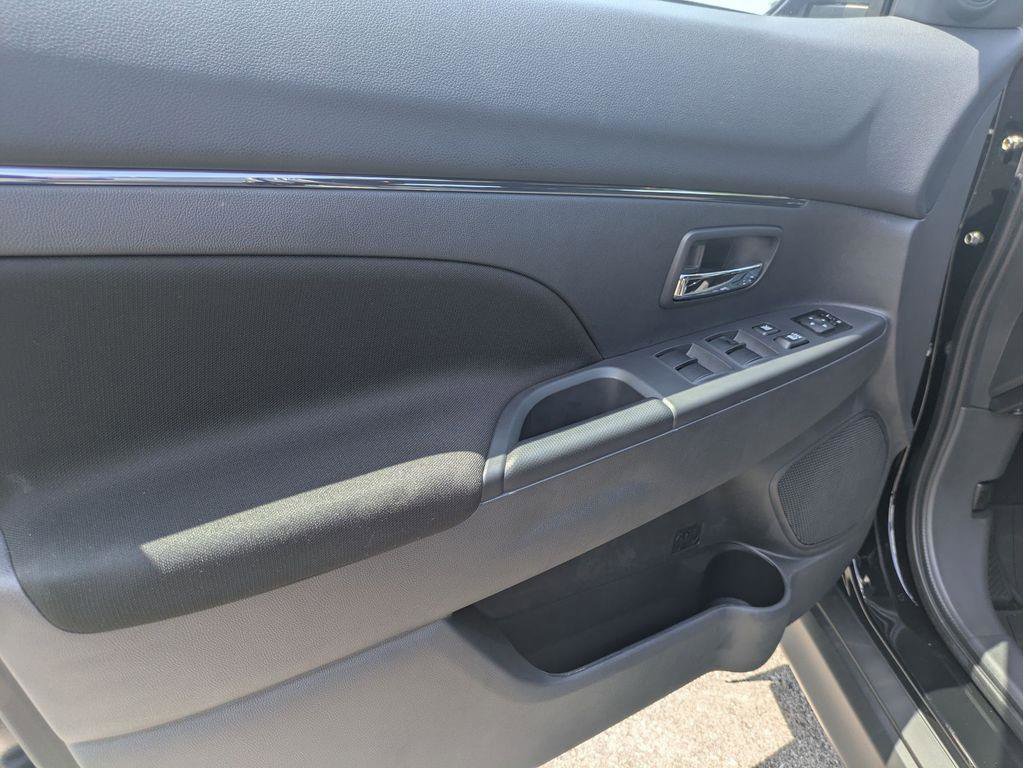 New 2025 Mitsubishi Outlander Sport AWD image 12