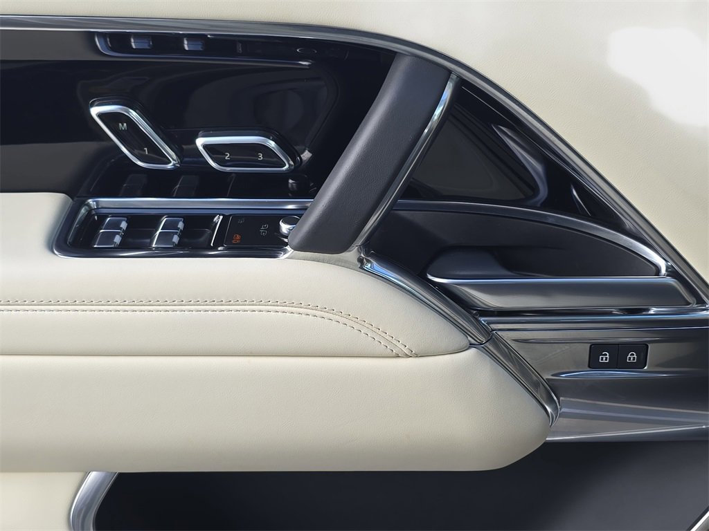 Certified 2024 Land Rover Range Rover Long Wheelbase SE image 30