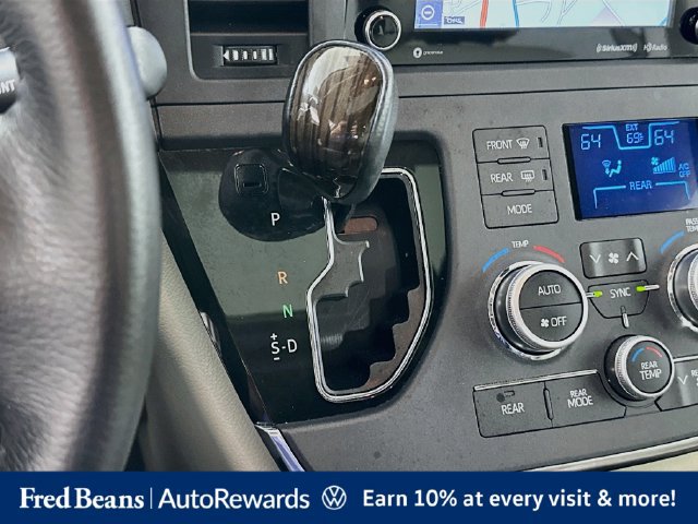 Used 2018 Toyota Sienna XLE Premium FWD image 23