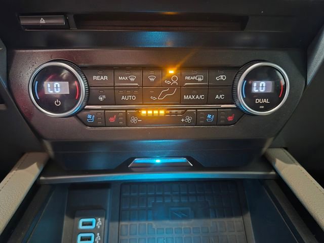 Used 2018 Ford Expedition XLT w/ Equipment Group 202A AWD/4WD image 26