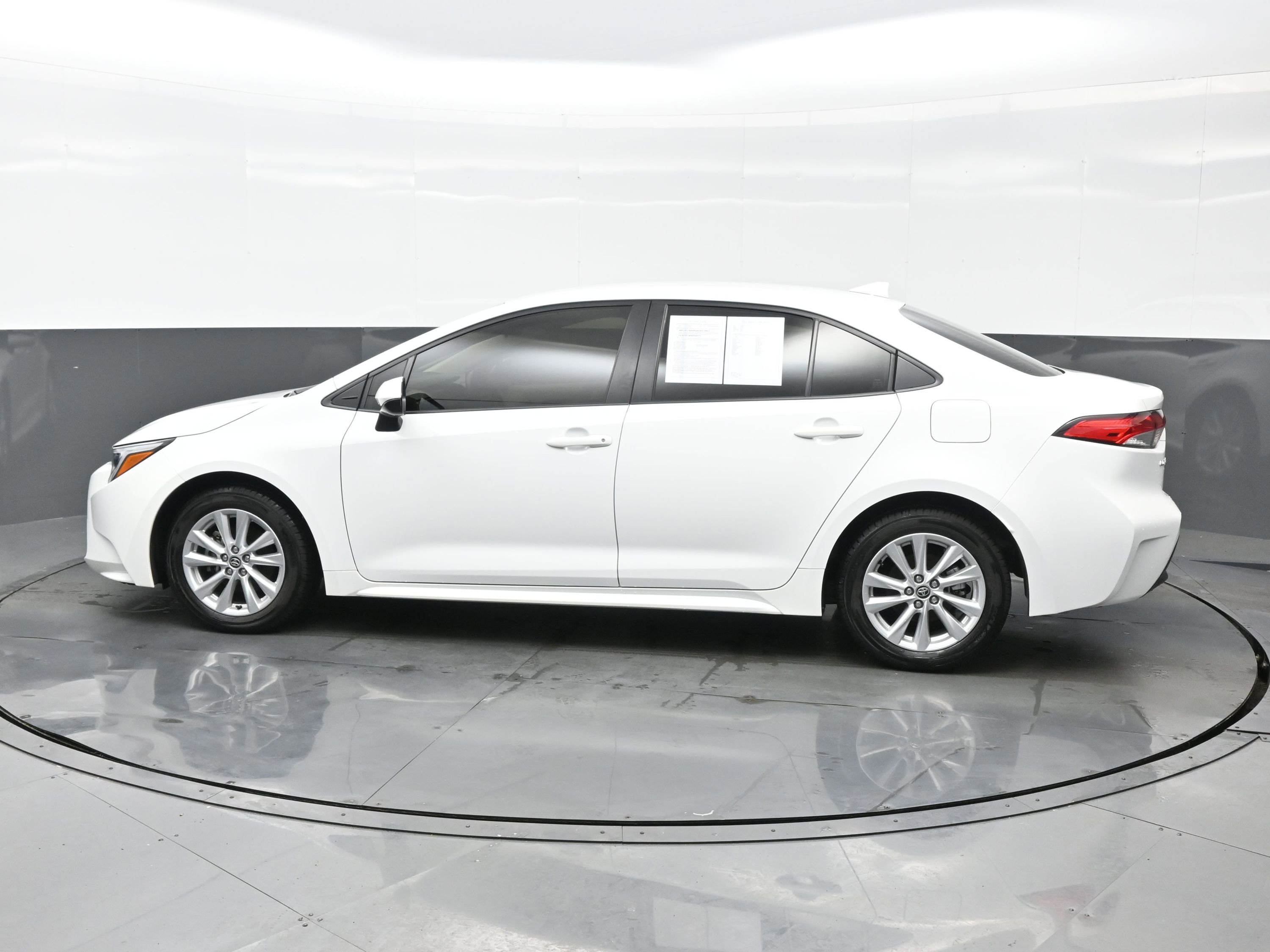 Used 2023 Toyota Corolla LE w/ LE Convenience Package image 3