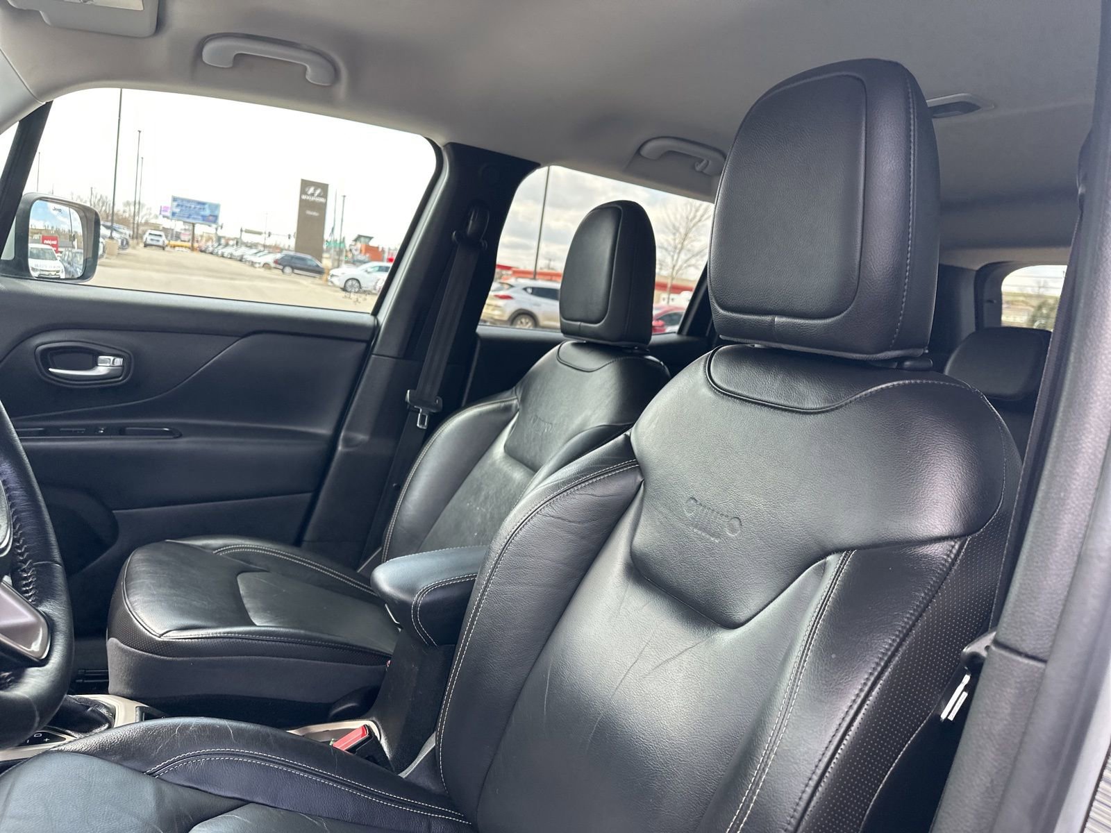 Used 2016 Jeep Renegade Limited AWD/4WD image 12
