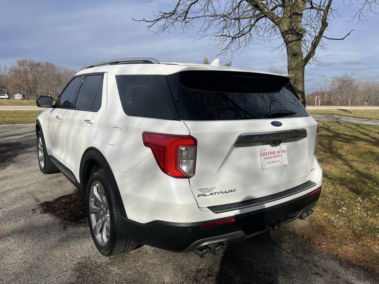 Used 2020 Ford Explorer Platinum image 3