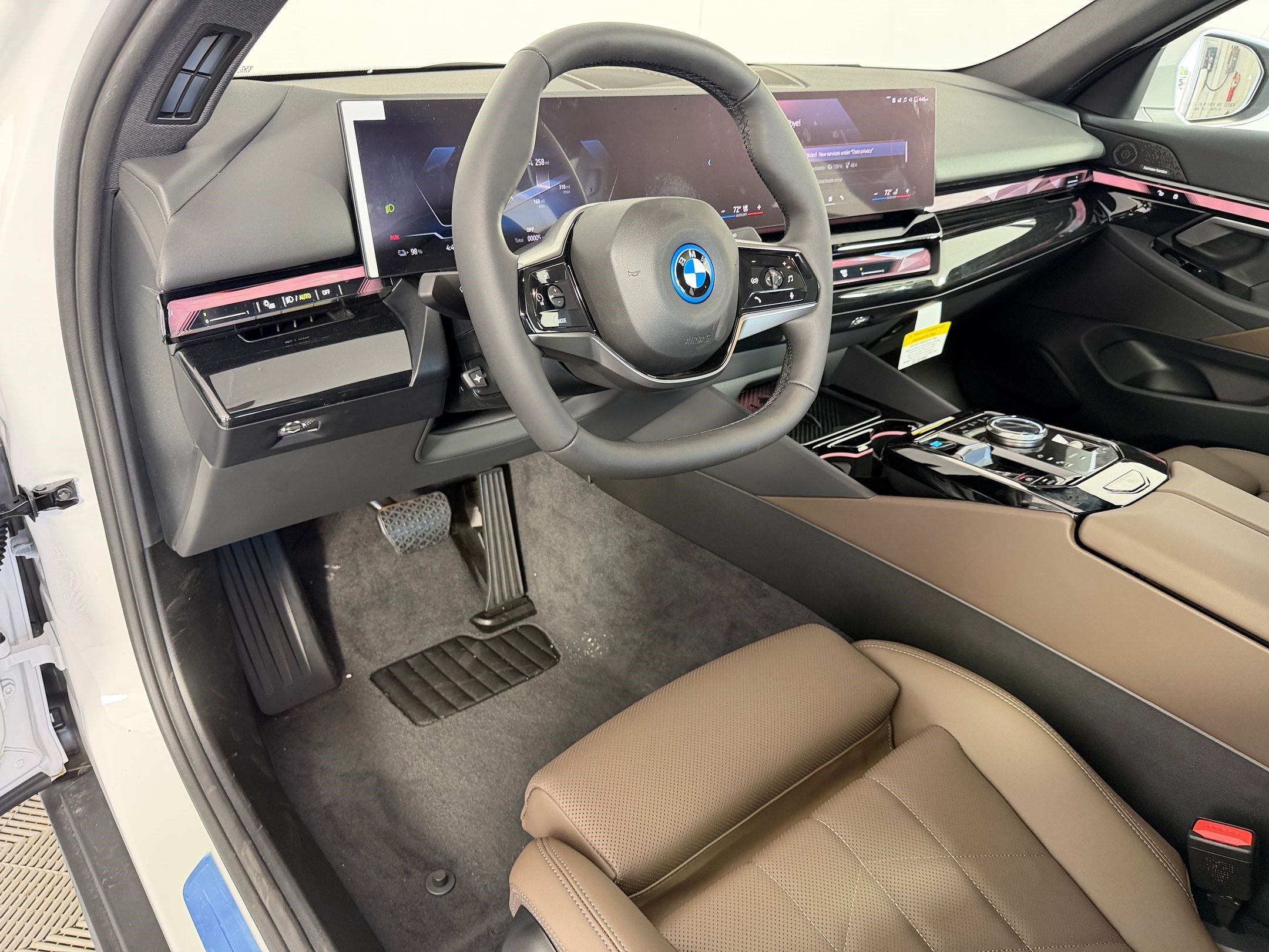 Used 2027 BMW i5 eDrive40 w/ Convenience Package RWD image 4