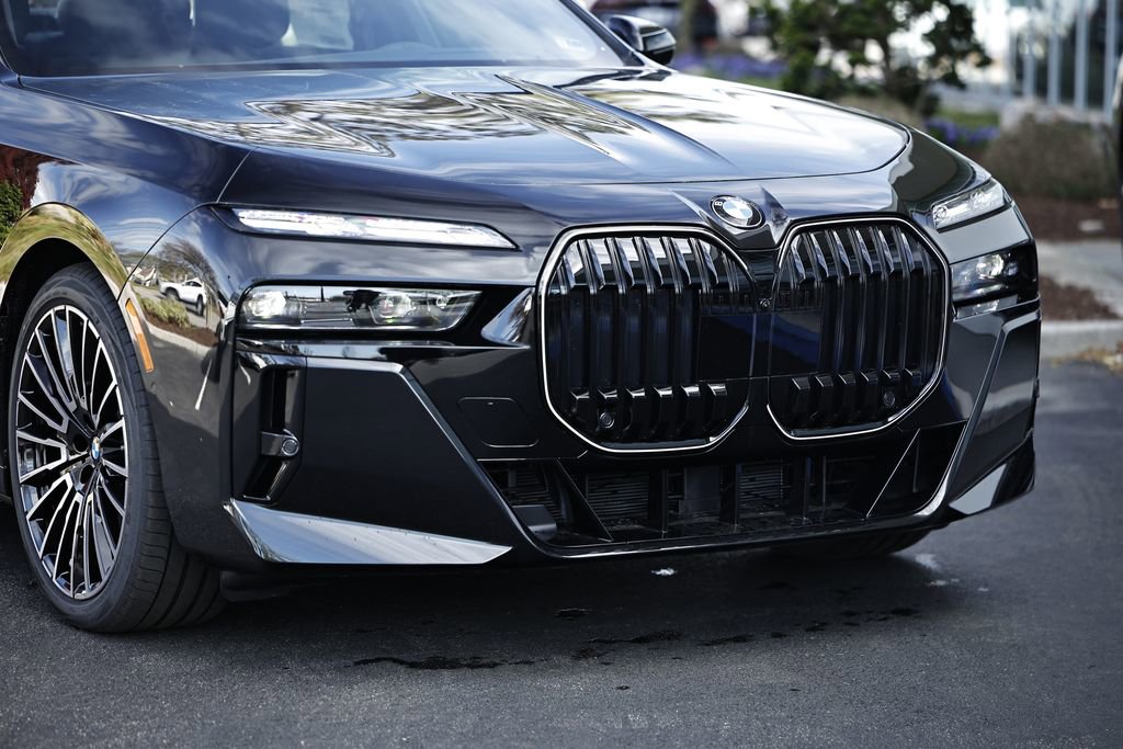 New 2026 BMW 740i w/ Executive Package image 2