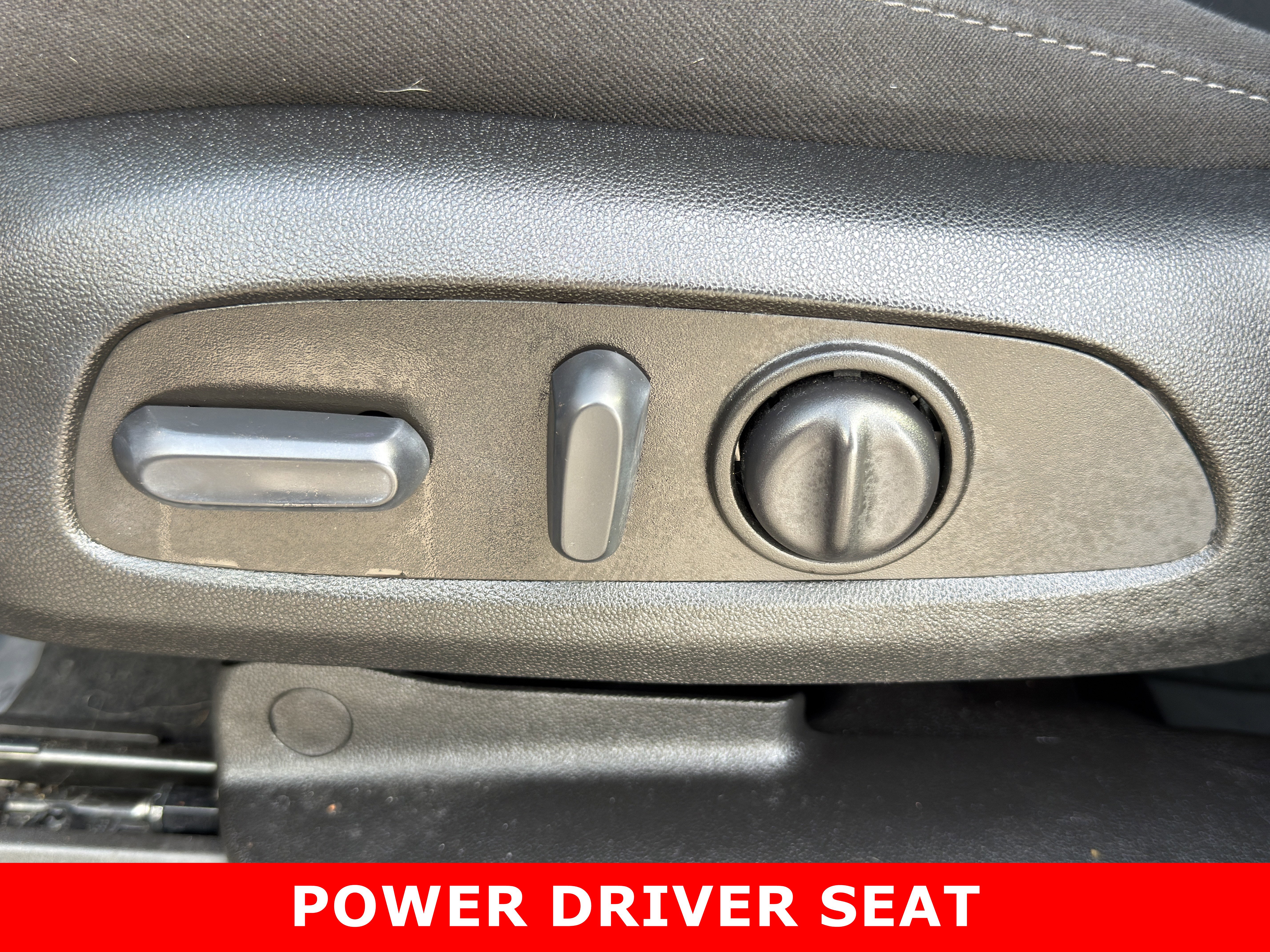 Used 2023 Chevrolet Traverse LT image 17