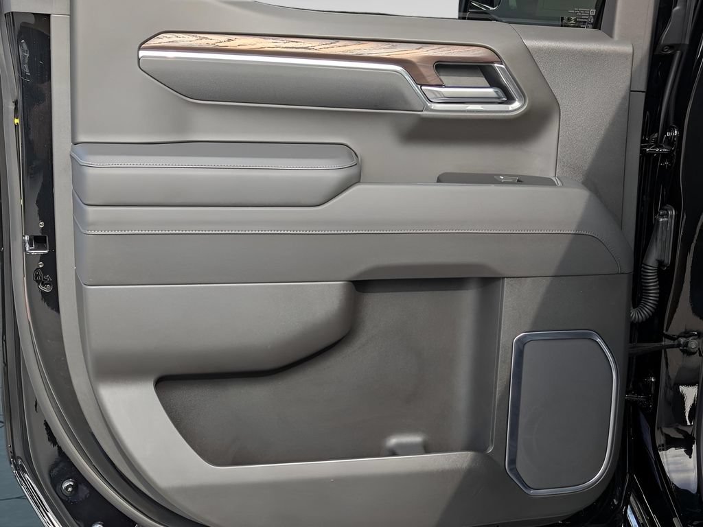Used 2025 GMC Sierra 1500 SLT AWD/4WD image 25