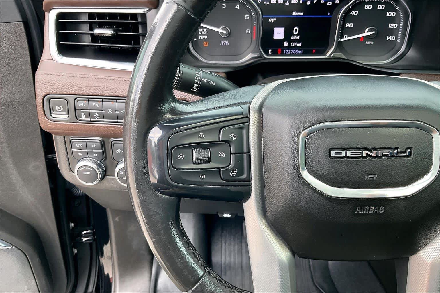 Used 2021 GMC Yukon XL Denali w/ Denali Premium Package AWD/4WD image 24