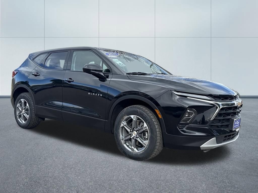 Used 2025 Chevrolet Blazer LT image 1