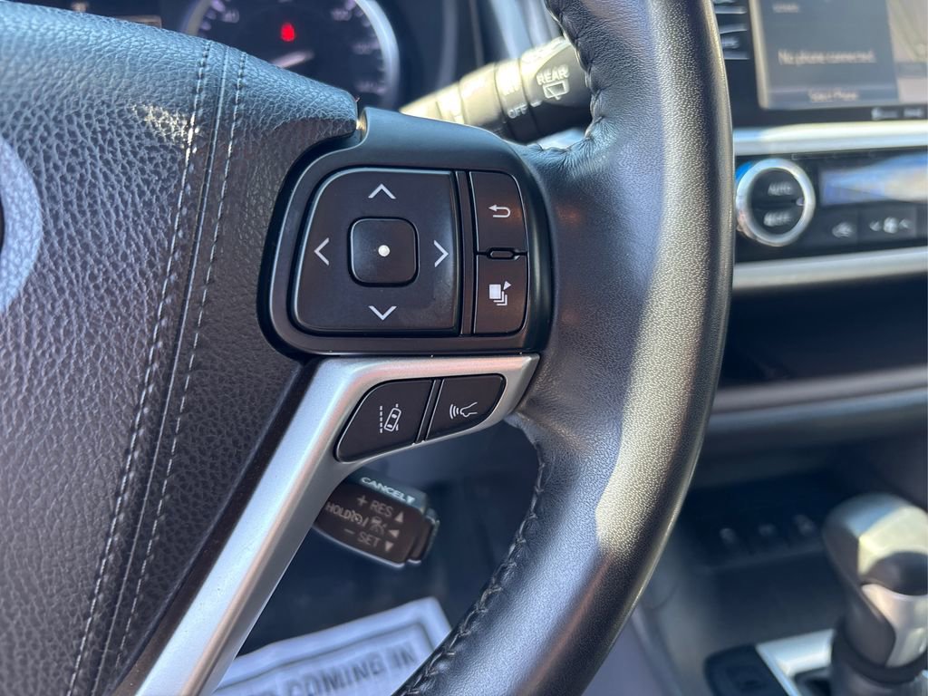 Used 2018 Toyota Highlander XLE w/ Carpet Mat Package (TMS) AWD/4WD image 30