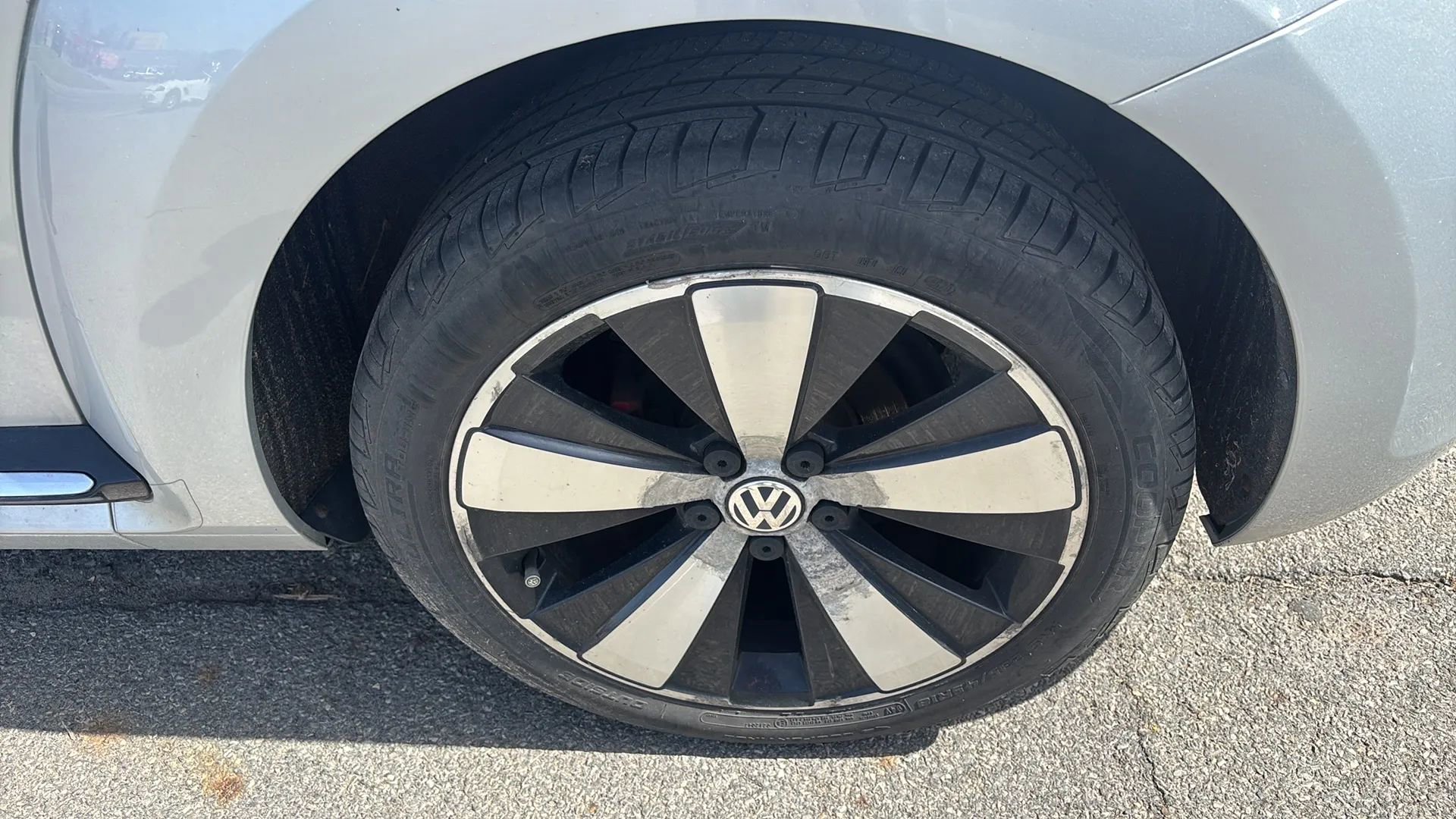 Used 2014 Volkswagen Beetle R-Line FWD image 29