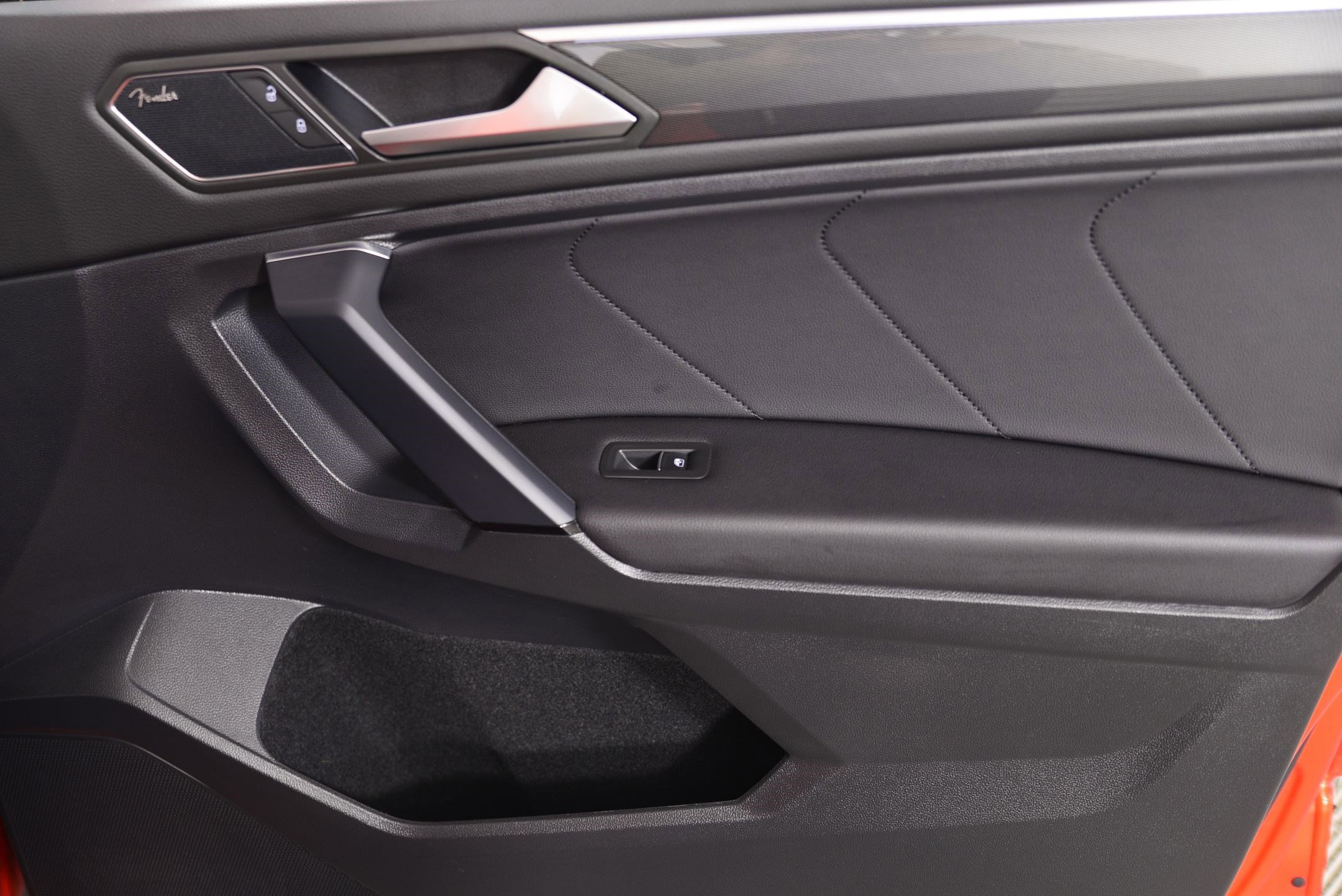 Used 2019 Volkswagen Tiguan SEL Premium image 11