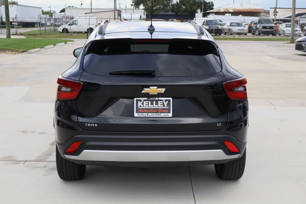Used 2025 Chevrolet Trax LT FWD image 8