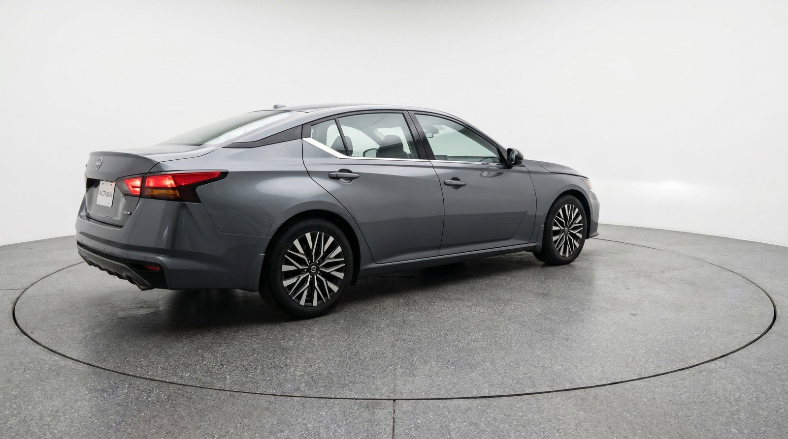 Used 2025 Nissan Altima 2.5 SV FWD image 9