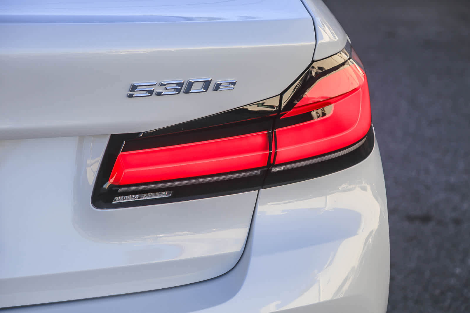 Certified 2023 BMW 530e w/ Convenience Package image 7