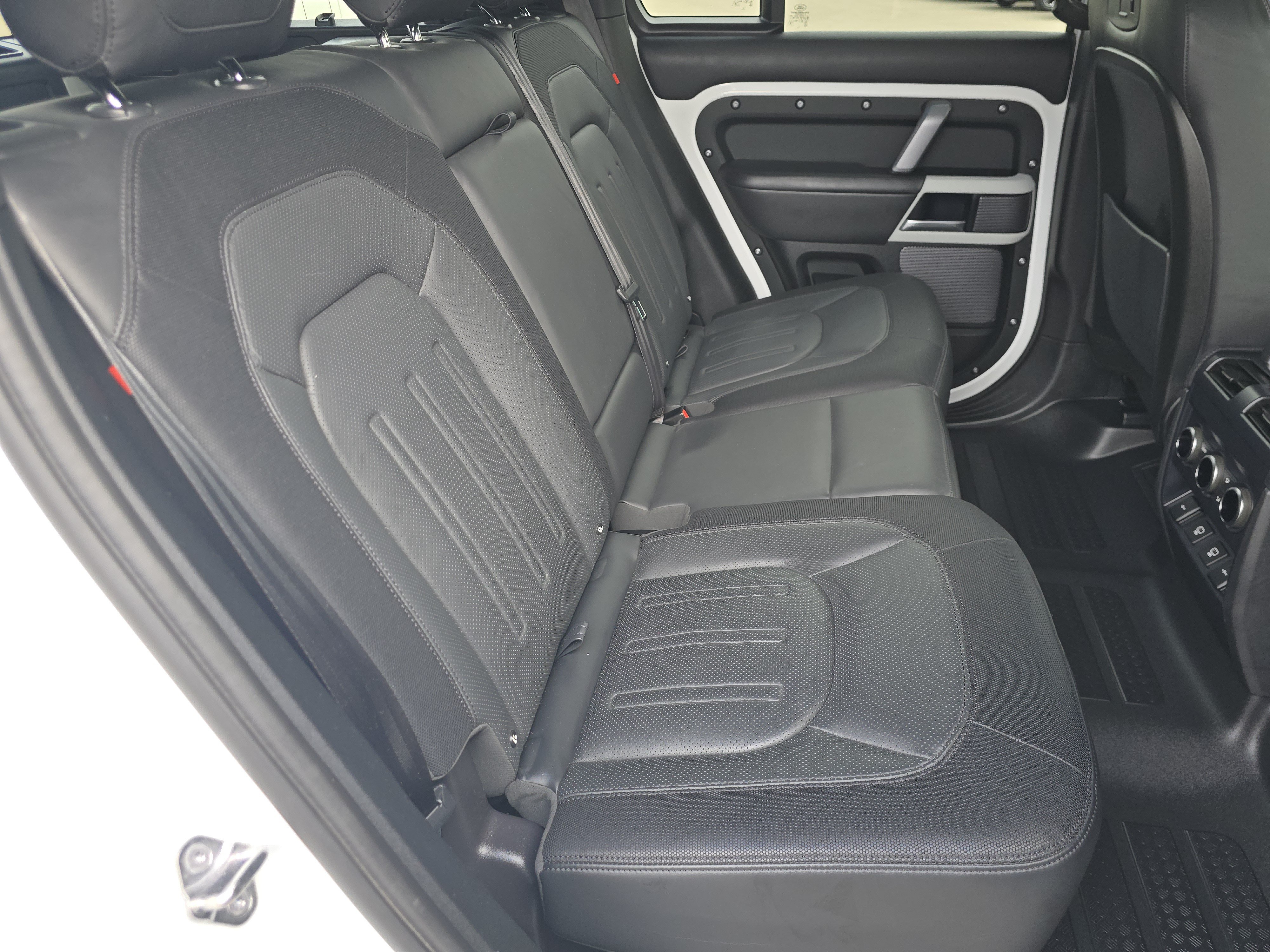 Used 2022 Land Rover Defender 110 X-Dynamic HSE AWD/4WD image 19