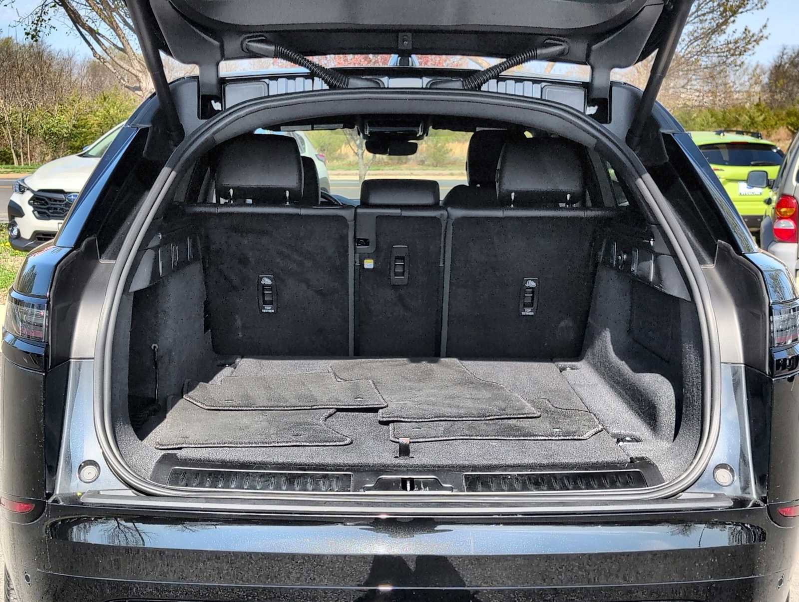 Used 2025 Land Rover Range Rover Velar Dynamic SE AWD/4WD image 34