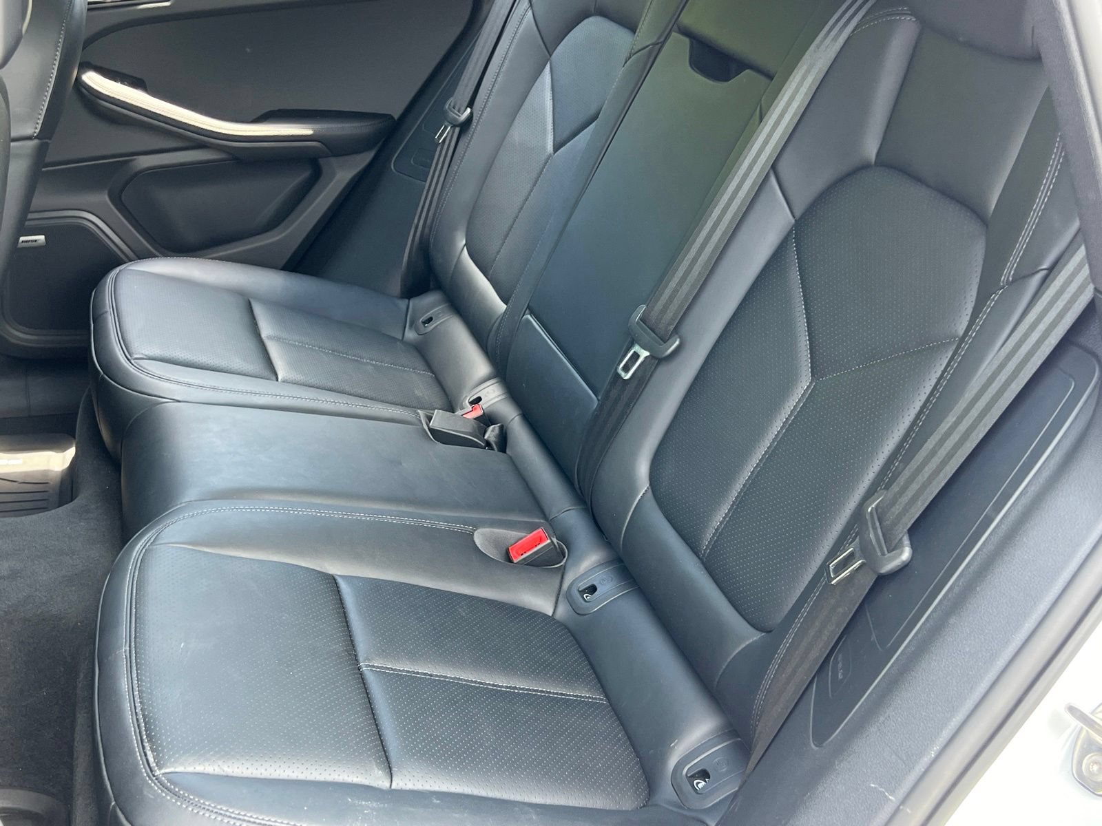 Certified 2025 Porsche Macan AWD/4WD image 15