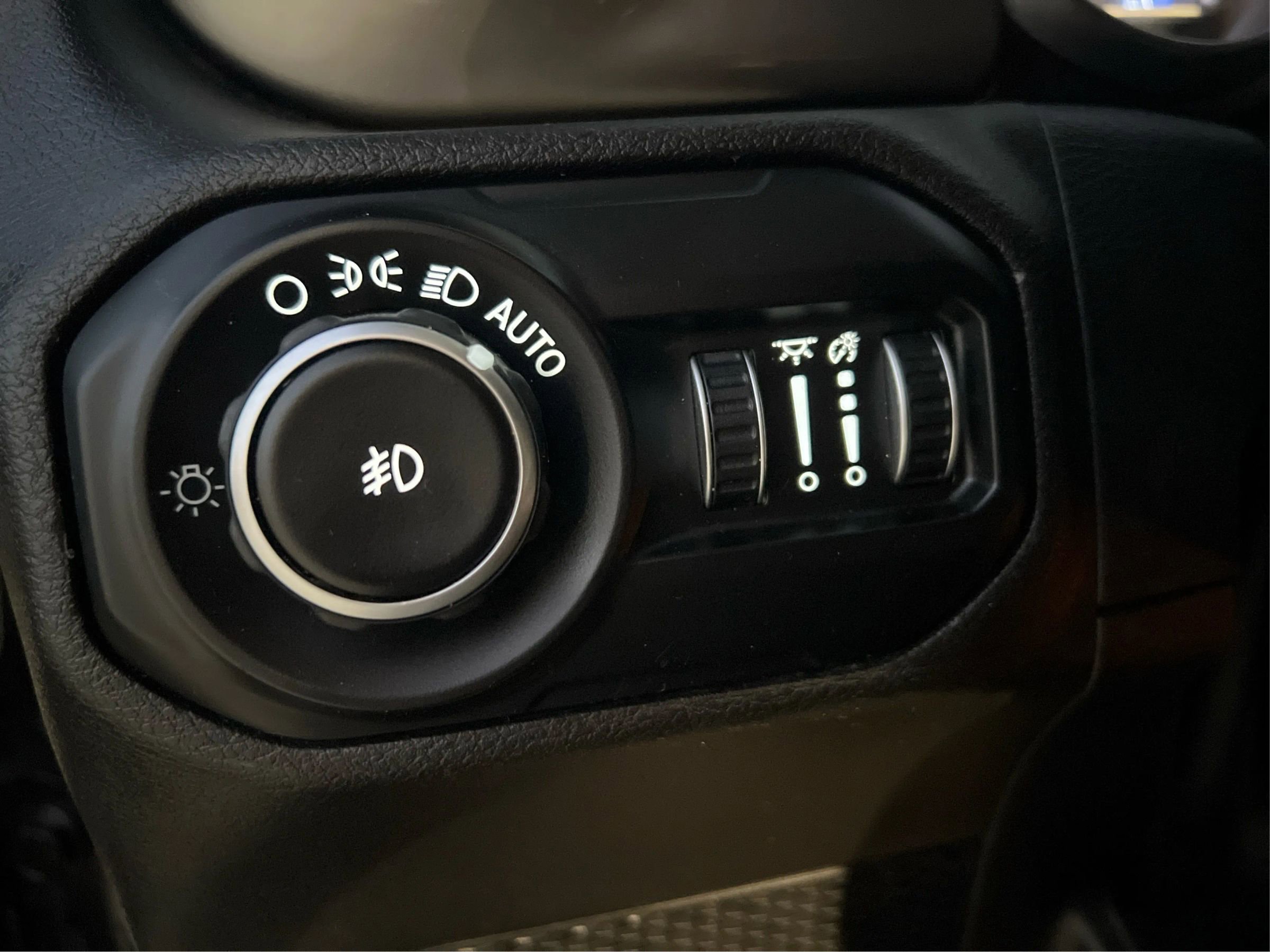 Used 2020 Jeep Wrangler Unlimited Sahara image 19