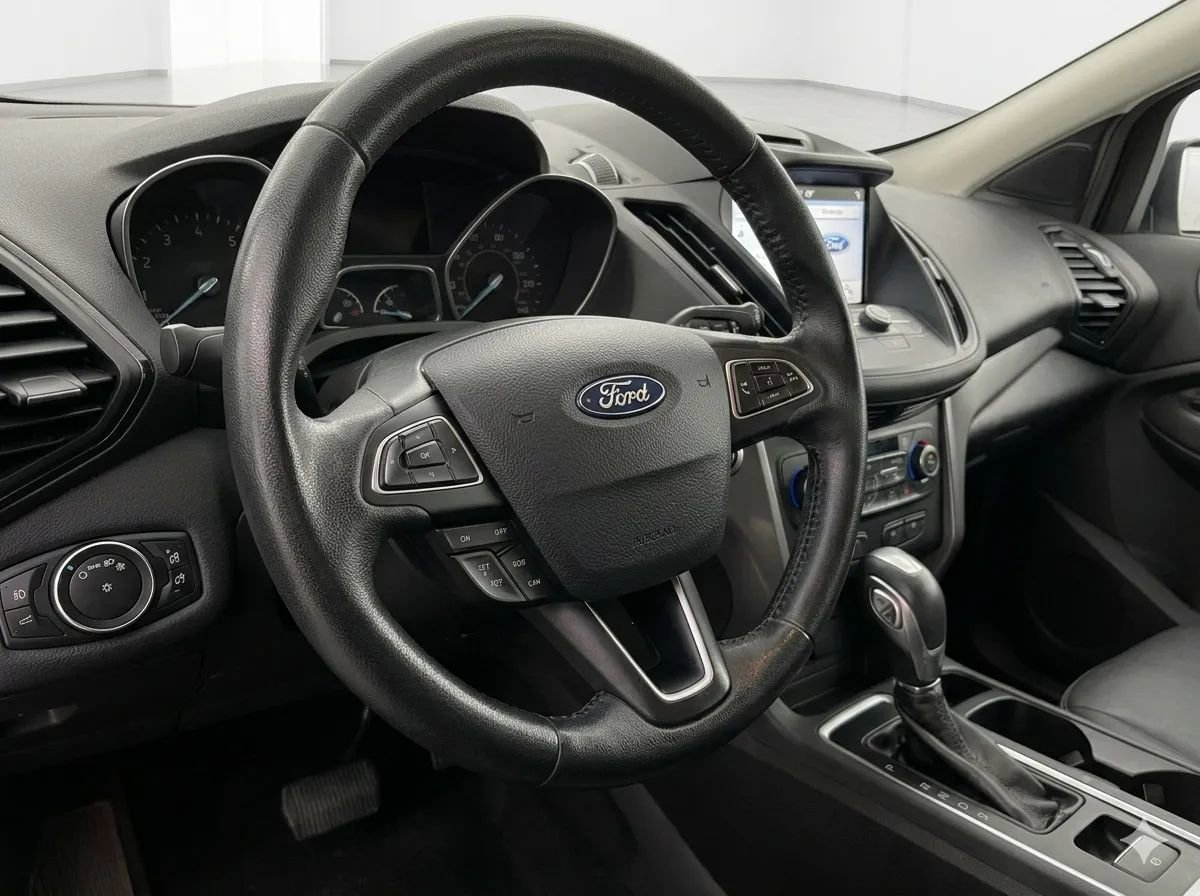 Used 2018 Ford Escape SEL image 3
