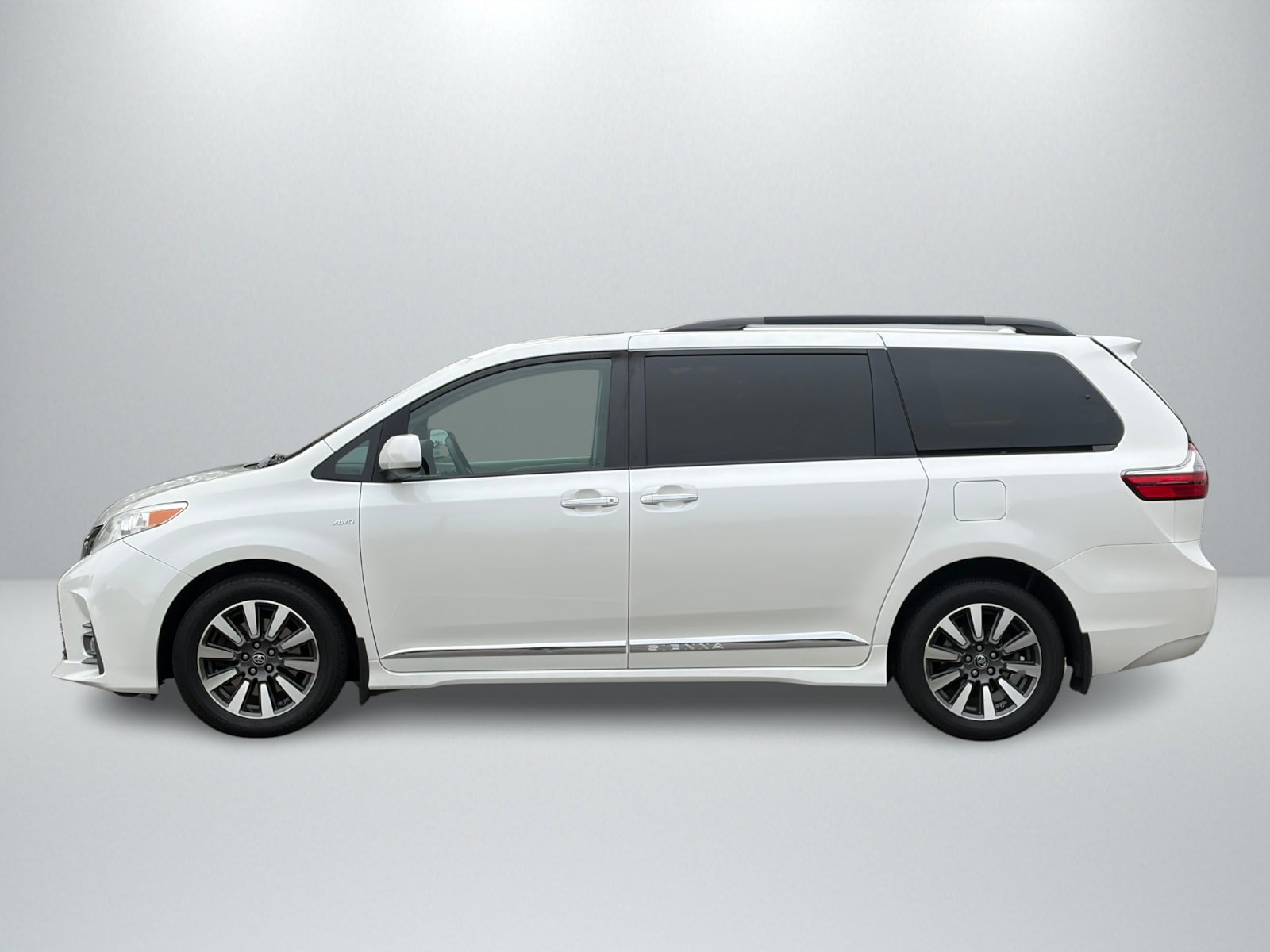 Used 2020 Toyota Sienna XLE w/ XLE Navigation Package AWD/4WD image 2