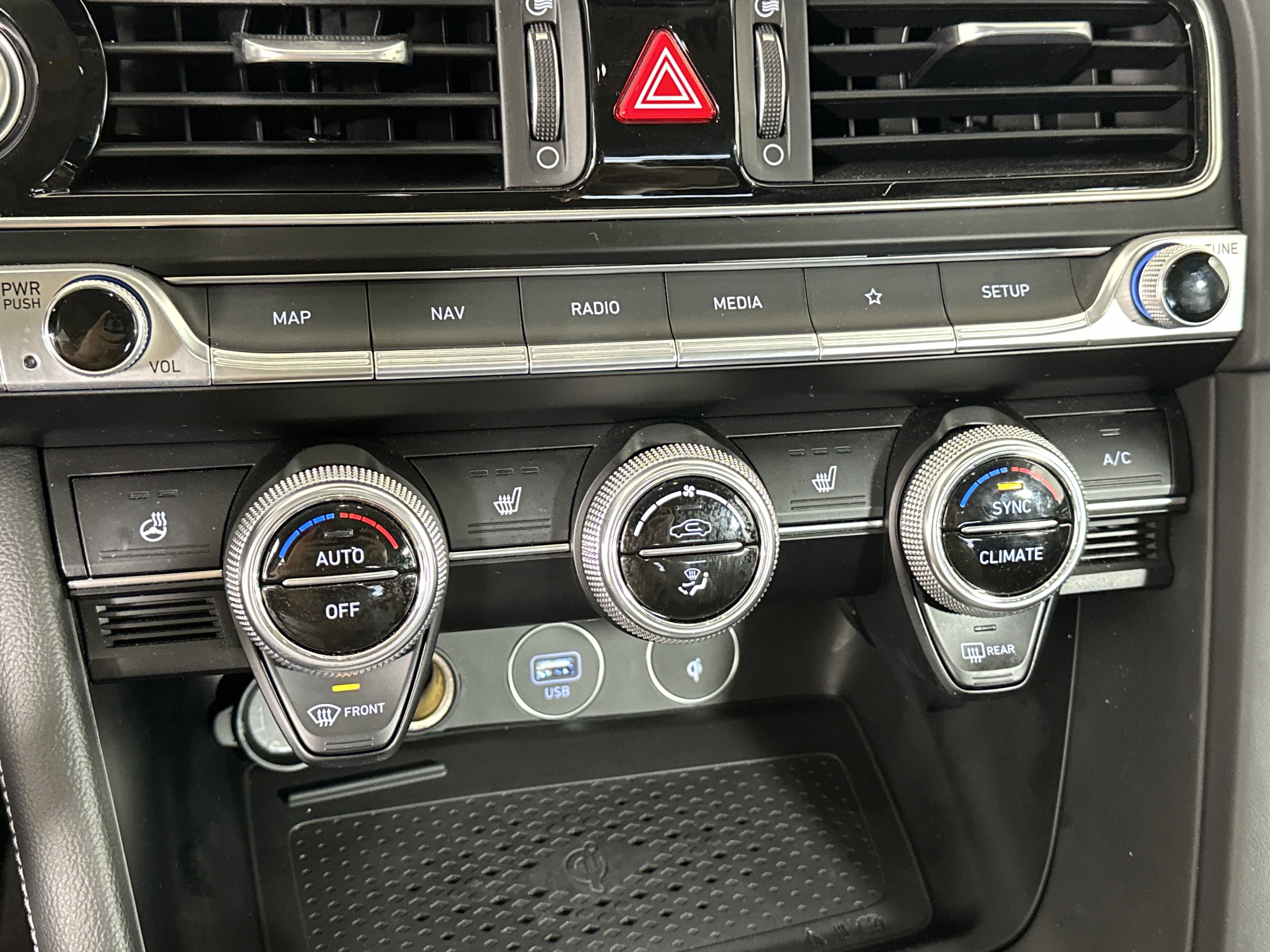 Used 2022 Genesis G70 2.0T w/ Prestige Package image 25