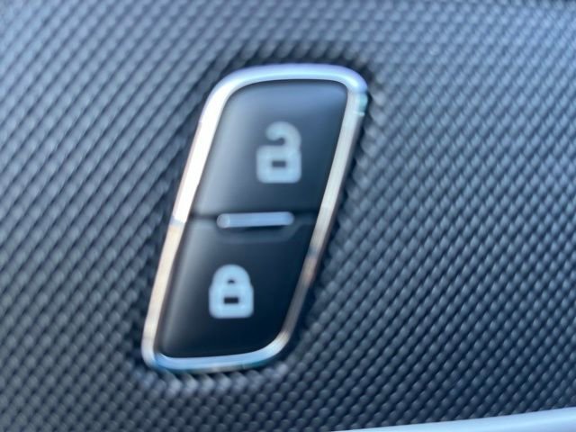 Used 2022 Ford Explorer XLT image 12