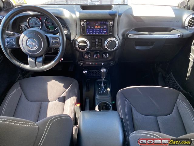 Used 2013 Jeep Wrangler Unlimited Sahara w/ Connectivity Group AWD/4WD image 9
