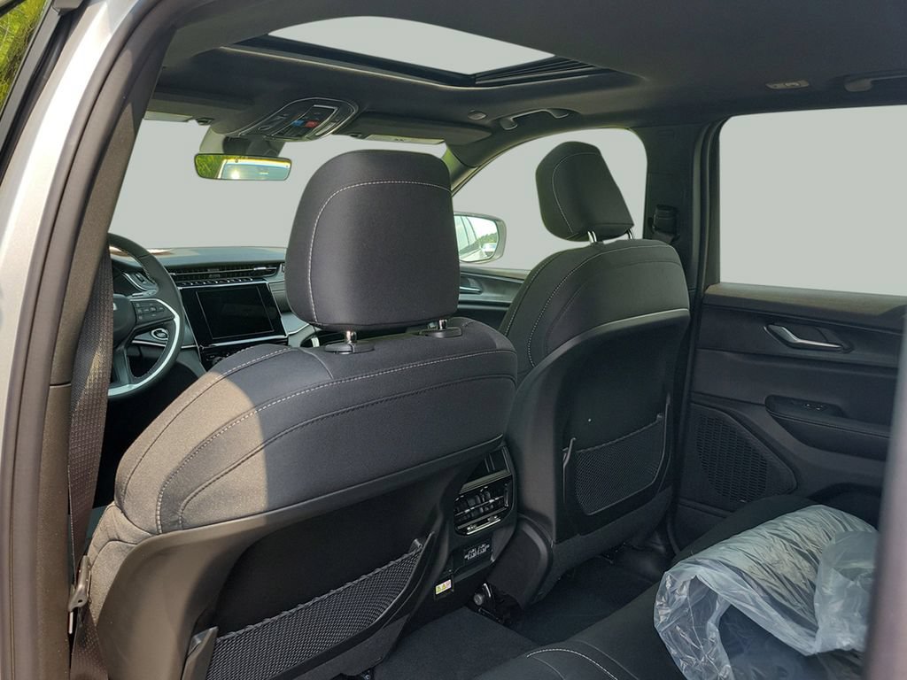 New 2026 Jeep Grand Cherokee Laredo X RWD image 18