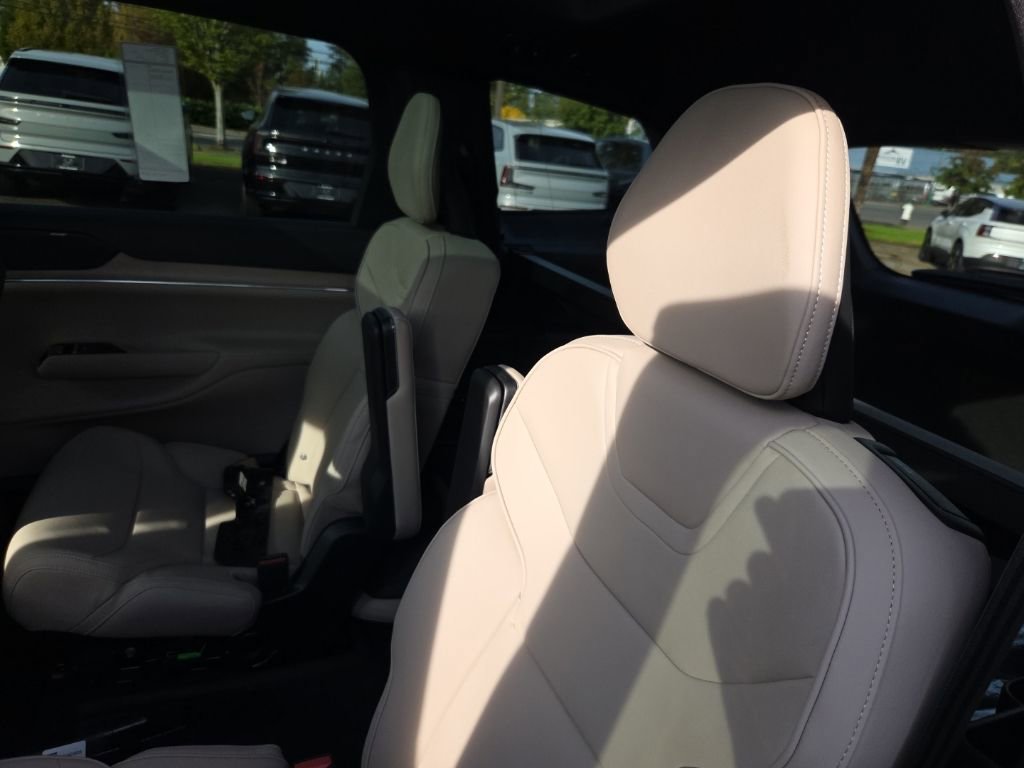 New 2025 Volvo EX90 Plus w/ Protection Package Premier image 6