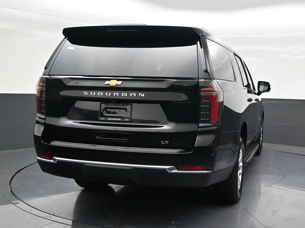 Used 2025 Chevrolet Suburban LT image 4