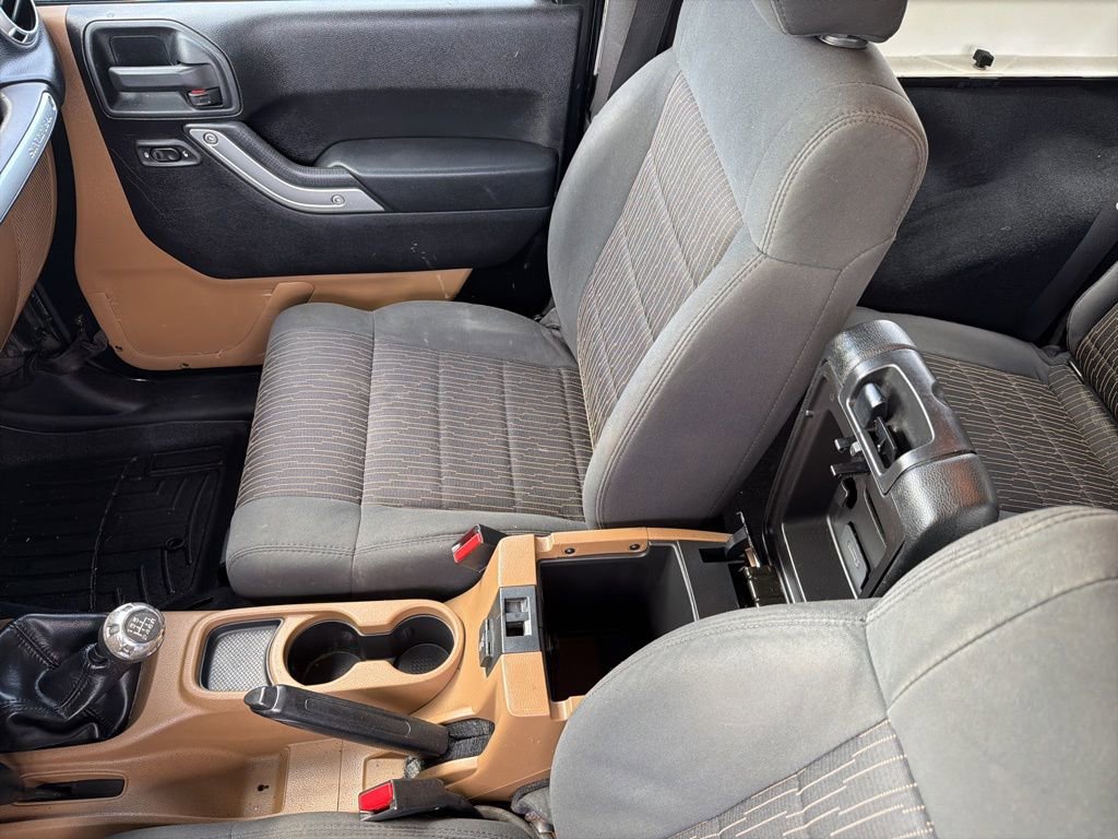 Used 2012 Jeep Wrangler Sahara w/ Connectivity Group AWD/4WD image 37