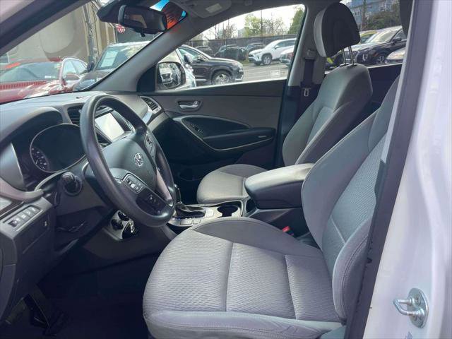 Used 2017 Hyundai Santa Fe SE image 14