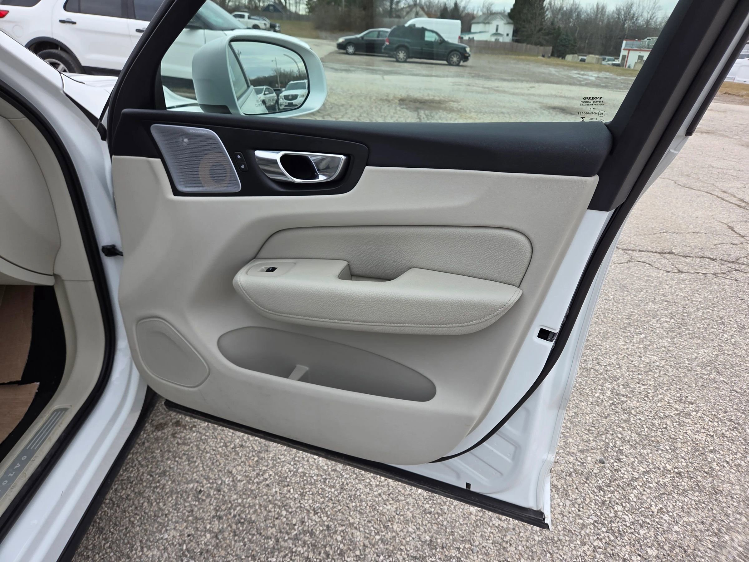 Used 2018 Volvo XC60 T8 Inscription w/ Advanced Package image 26