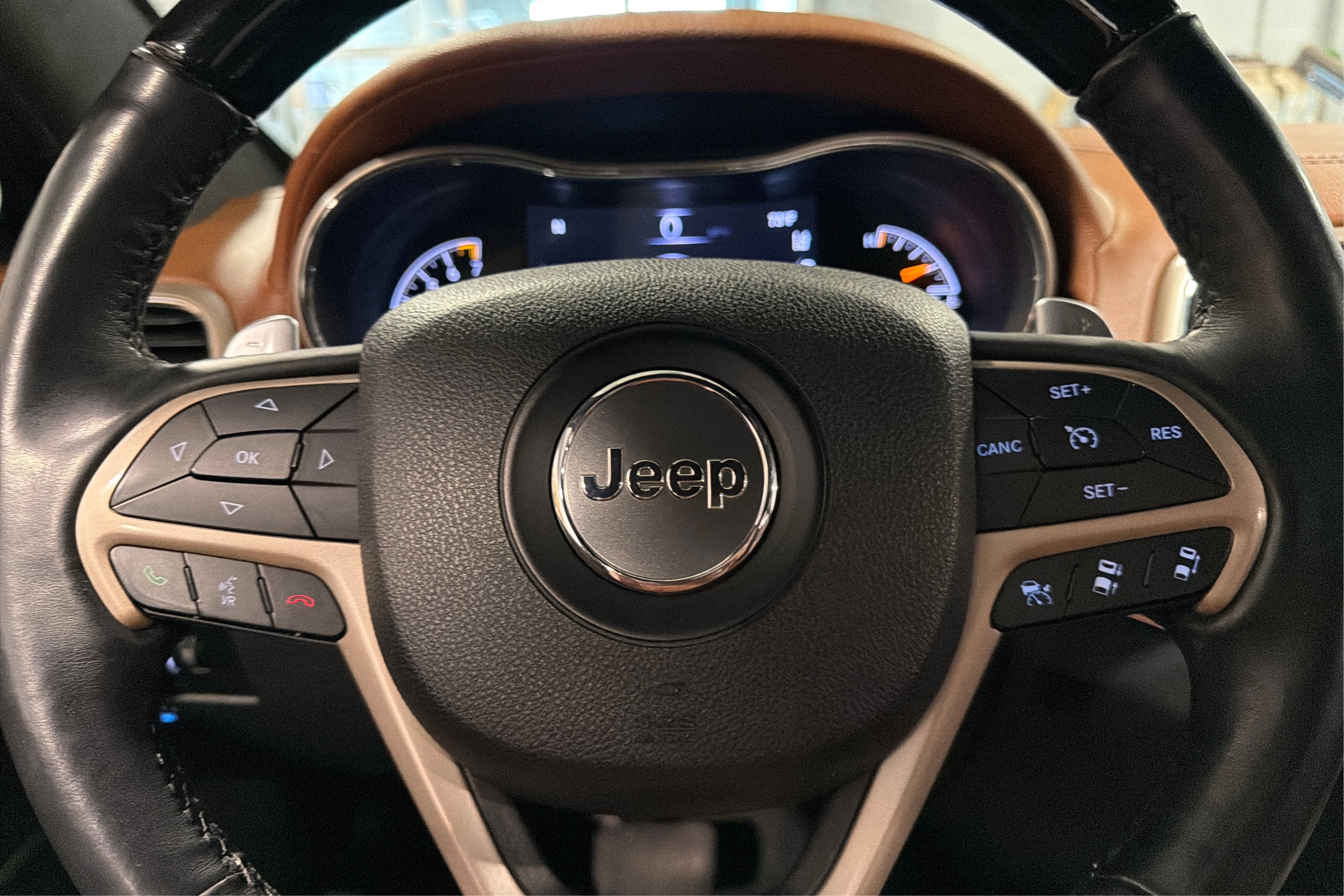 Used 2017 Jeep Grand Cherokee Summit w/ Platinum Series Group AWD/4WD image 25