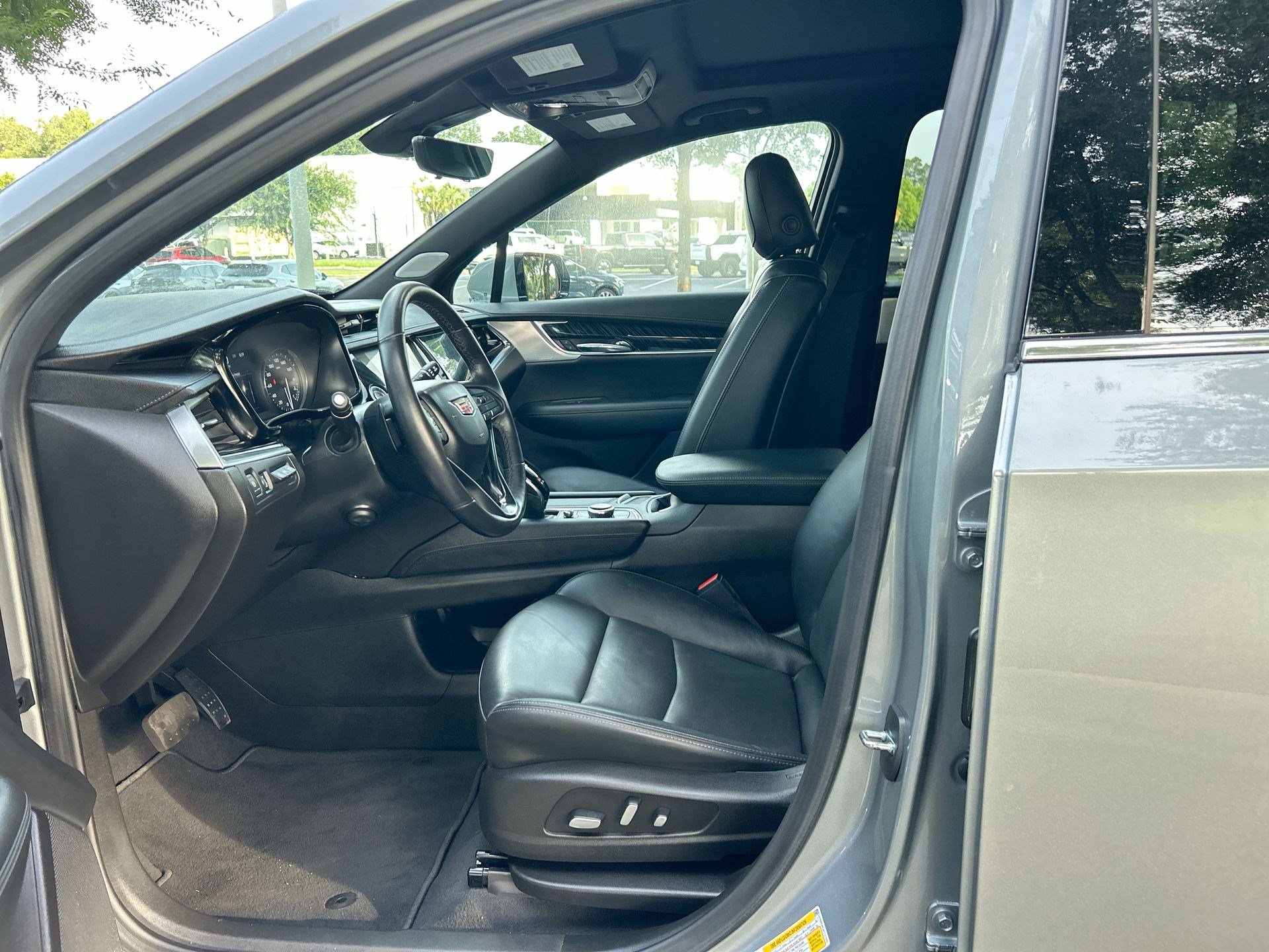 Used 2023 Cadillac XT6 Premium Luxury w/ Technology Package image 16