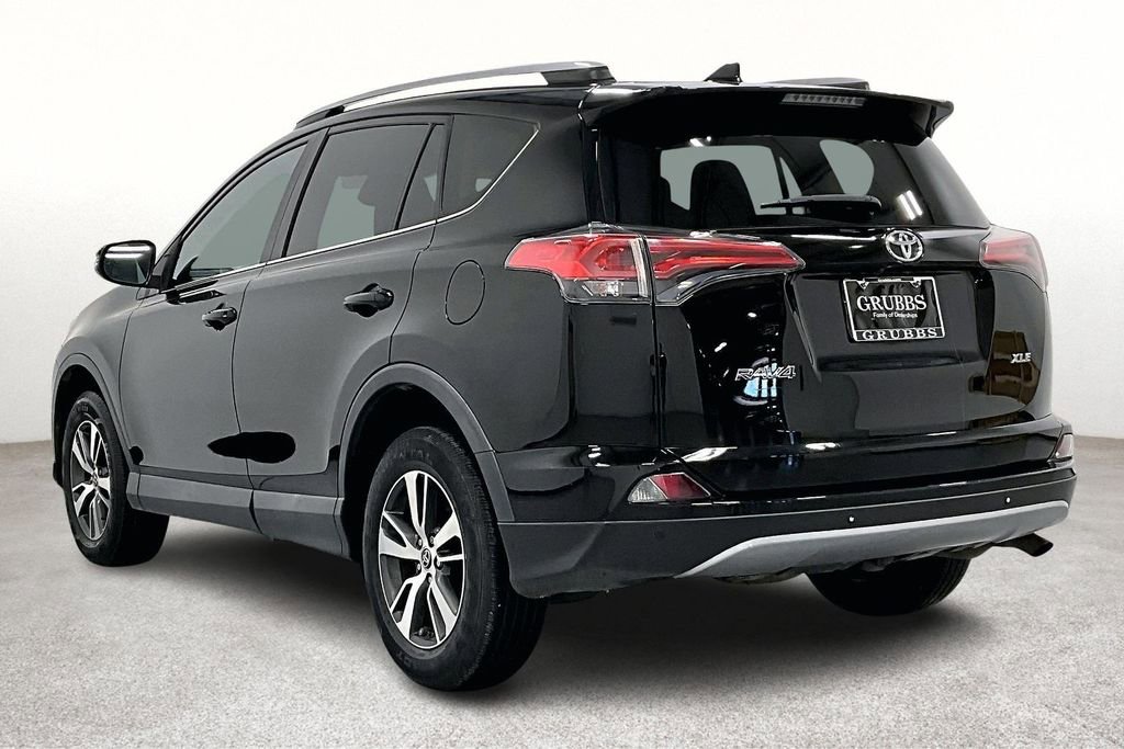 Used 2018 Toyota RAV4 XLE image 15